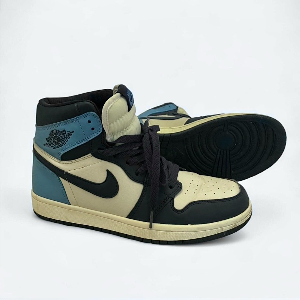 Nike Air Jordan 1 Retro High OG white & blue trainers #sneakers #jordan